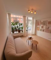 Spacious suite with private bathroom - B&B Brussels