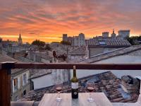 Le Toit D'Avignon - Intra-muros - Terrasse vue Palais des Papes - Idéal Festival - Climatisation - WiFi - Bed and Breakfast Avignon
