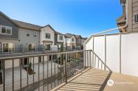 Springbank Hill 3BR Townhome near WinSport – King Bed, Garage, Central AC, Workspace - Chambres d'hôtes Calgary