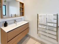 One Bedroom Stunner in Allen Street - B&B Linwood