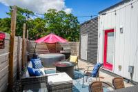 Eclipse Hot tub and billiards in Downtown Geneva - B&B Geneva