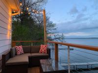 Waters Edge Lakefront with Kayaks Fire Pit and Dock - B&B Geneva