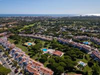 5 star Luxury SevenPines apartment with large balcony and 3 communal pool - Bed and Breakfast Quarteira