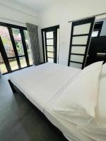 Queen Room with Garden View