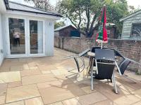 Private Garden Retreat 2BR Modern Comfort - B&B Emsworth