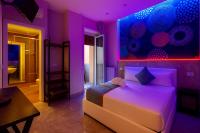 Zimmer mit Queensize-Bett und Balkon