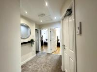 Spacious 6BR House Sleeps 8 | Near City Centre - B&B Preston