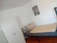 Stellas Monteurwohnungen - B&B Crimmitschau