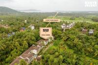 StayVista at Casa Lumina with Pool & Lawn - B&B Solim