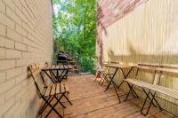 Bright Spacious 3BR with 2 Baths and Private Parking - Chambres d'hôtes Montréal
