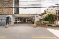 Specious Condo At Nimman With Rooftop Pool - B&B Chiang Mai