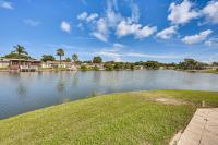 Sunset Views and Hot Tub Lakefront Holiday Retreat! - Ferienwohnung Holiday