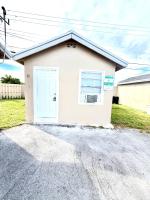 # 11 Cozy Mini House by the Lake - B&B Canal Point