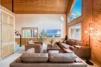 Hearthlight Cabin at Tahoe Donner by Tahoe Getaways - Pet-Friendly 3BR w Guest Suite - Chambres d'hôtes Truckee