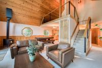 Hearthlight Cabin at Tahoe Donner by Tahoe Getaways - Pet-Friendly 3BR w Guest Suite - Chambres d'hôtes Truckee