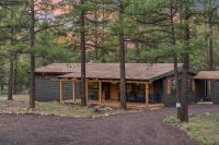 Charming Pines Cabin with Fireplace and BBQ - B&B Show Low