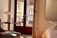 Historic Porto Balcony Hideaway - Taipas House 60 - B&B Oporto