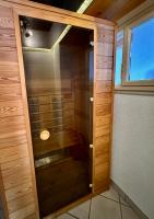 Cosy stay near stunning sights, located on main street - B&B Luchsingen