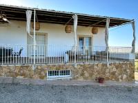 Casa Caraza. Un olivar con vistas al castillo de Juego de Tronos - B&B Almodóvar del Río