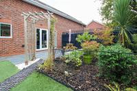 Spacious 4-Bed Home with Parking in Ness Village by Rework Accommodation - B&B Neston