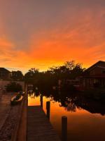 Waterfront retreat with kayaks, walk to the beach - Ferienwohnung Nokomis