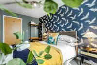 FREE Parking Spacious 2BR Flat in Irlam - B&B Irlam