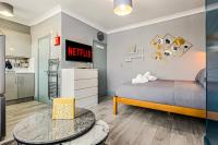 Studio Lit King-Size