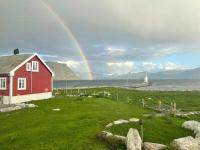 Historic Lighthouse Keeper's House At Høgstein - B&B Godøy