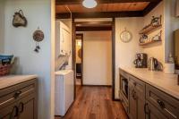 Woodland Chalet Retreat with Hot Tub - Chambres d’hôtes Arnold