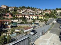 HOST4U - Nuovo Appartamento con Ingresso Indipendente e Parcheggio Privato - Villa Catocce - B&B Imperia