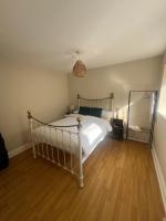 Open plan flat with large garden close to beach - B&B Bournemouth