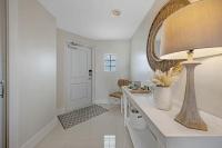 Waterfront 2BR Unit with Bayview Boho Style Stunning Sunset Pool Hot Tub Gym - Chambres d'hôtes Sunny Isles Beach