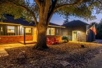Folsom Old Town Escape • Cozy Cottage + Library - Chambres d'hôtes Folsom