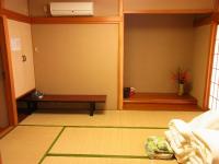 Kamer in Japanse Stijl met Gedeelde Badkamer