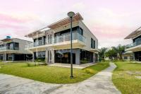 Luxury 2-Bedroom Apartment with Pool & Garden View, Lekki Lakowe Lakes Estate - Chambres d'hôtes Lakowe