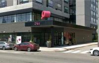 Chic 1BR Old City Apt with King Bed, City View, and Gym - B&B Philadelphia