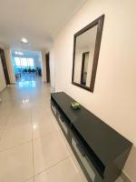 Spacious 3BR Stunning Lake Views - B&B Sharja