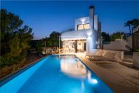 Villa Mar y Monte, saltwater pool, sea and mountain views, by OYOOSTAYS - Chambres d'hôtes Benissa