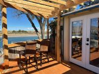 Tranquil Riverfront Escape Mountain Views Jetskis - B&B Bullhead City