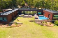 Sophie's Vineyard - Sprawling Scenery with Pool - B&B Yallingup