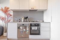 Serene 2BR2BA Apt in Parkville Pool Gym Parkin - B&B Melbourne