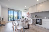 Serene 2br2ba Apt In Parkville Pool Gym Parkin - Bed and Breakfast Melbourne