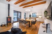 Modern Nature Retreat w Pool, PS5 & Hot Tube - B&B Sázava