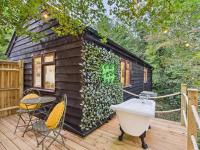Lake View Lodge & Outdoor Bath - B&B East Grinstead