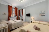 A stone's throw from Milano Centrale - balcony - AC - B&B Milano