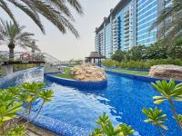 Palm Jumeirah Oasis - Stylish 1 Bedroom Apartment with Garden, Pool & private Beach Access - Chambres d'hôtes Dubaï
