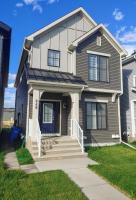 Cozy 3-Bedroom Family Retreat Home in Rangeview - B&B Calgary