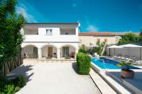 Villa Martin - Countryside Retreat with Pool & Pavilion - B&B Kringa