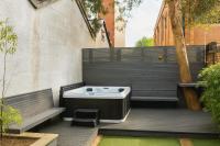 Manchesters Ultimate House - Hot tub - Sleeps 22! - Bed and Breakfast Manchester