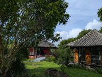 Bungalow con vistas parciales al mar